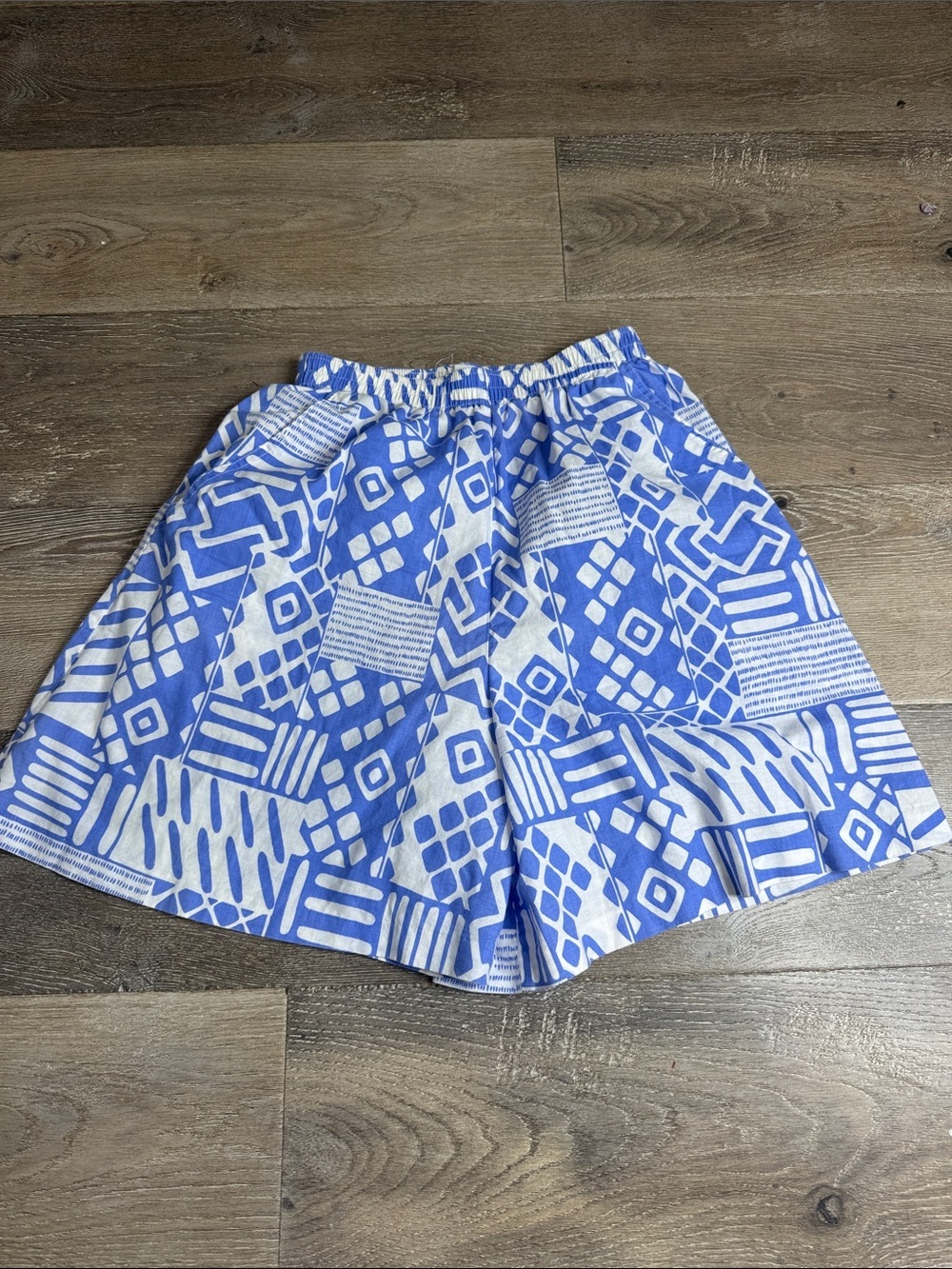 Vintage Koret White and Blue Geometric Bermuda Shorts 1209